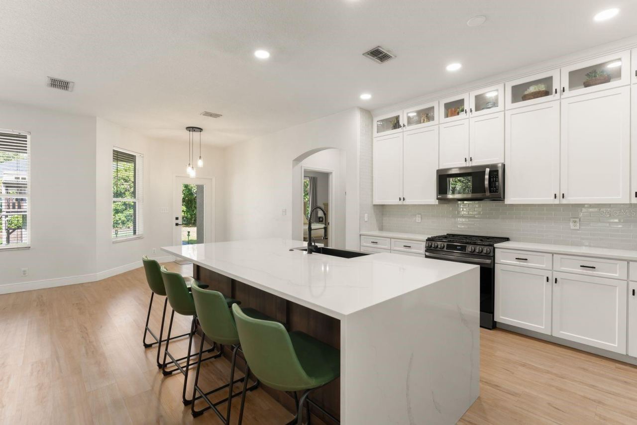 Photo 4 of 611 Brookfield Ter, Deland, FL 32724