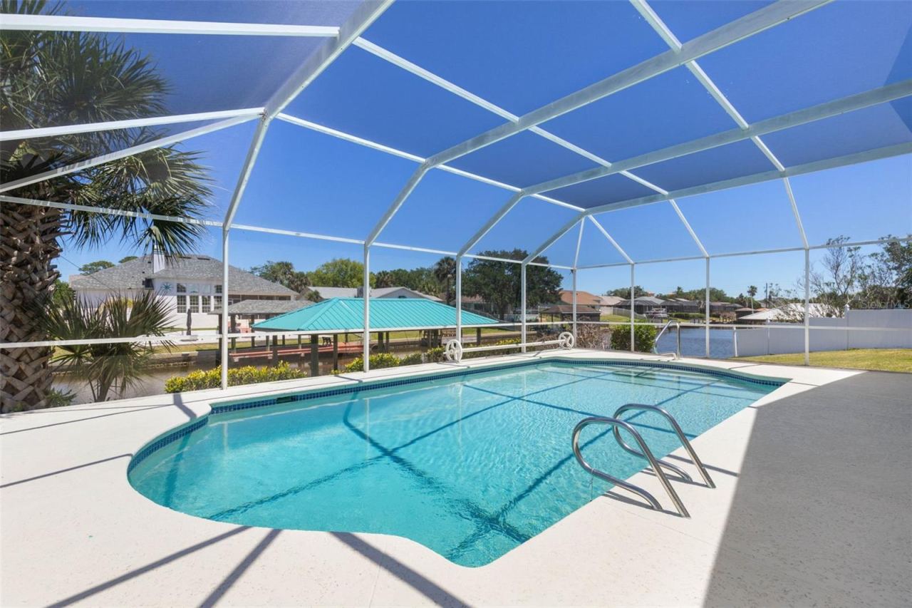 Photo 3 of 21 Crescent Ct S, Palm Coast, FL 32137