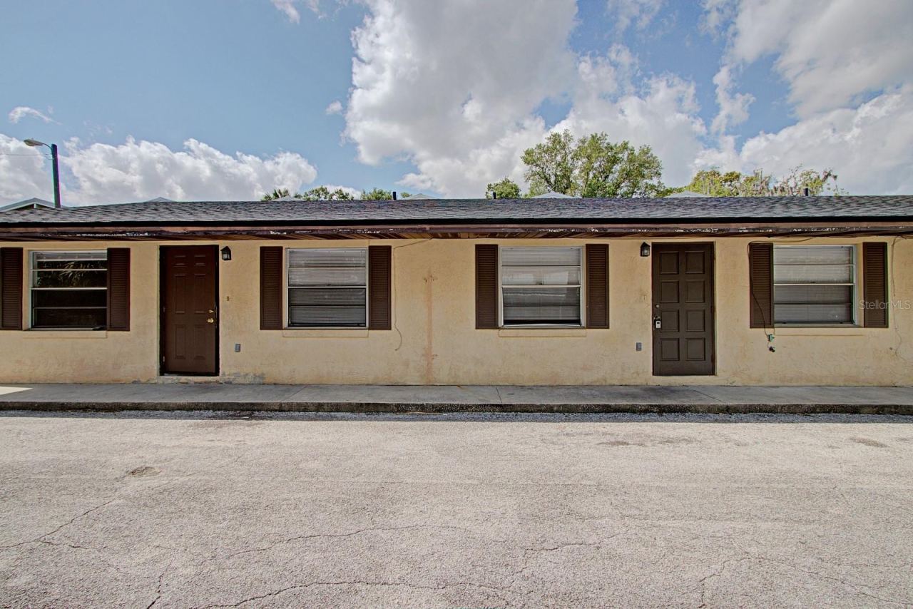 Photo 4 of 830 N Clake St, Deland, FL 32724