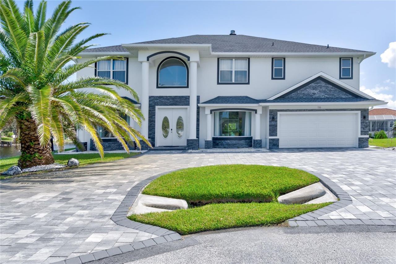 Photo 2 of 16 Florence Ct, Palm Coast, FL 32137