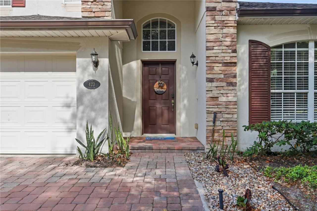 Photo 4 of 423 Victoria Hills Dr, Deland, FL 32724