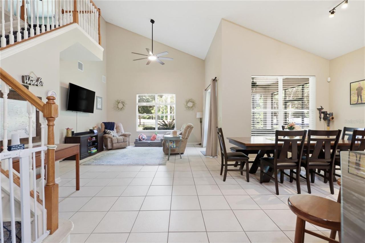 Photo 5 of 423 Victoria Hills Dr, Deland, FL 32724