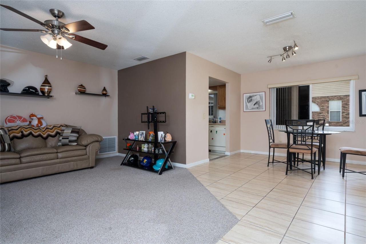 Photo 4 of 1078 Abadan Dr, Deltona, FL 32725