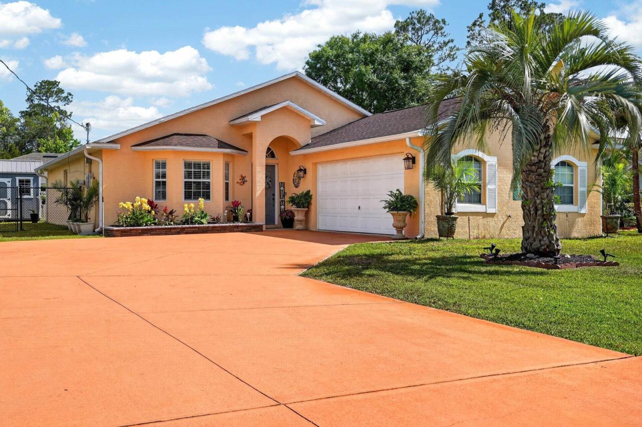 Photo 2 of 39 Wheeling Ln, Palm Coast, FL 32164