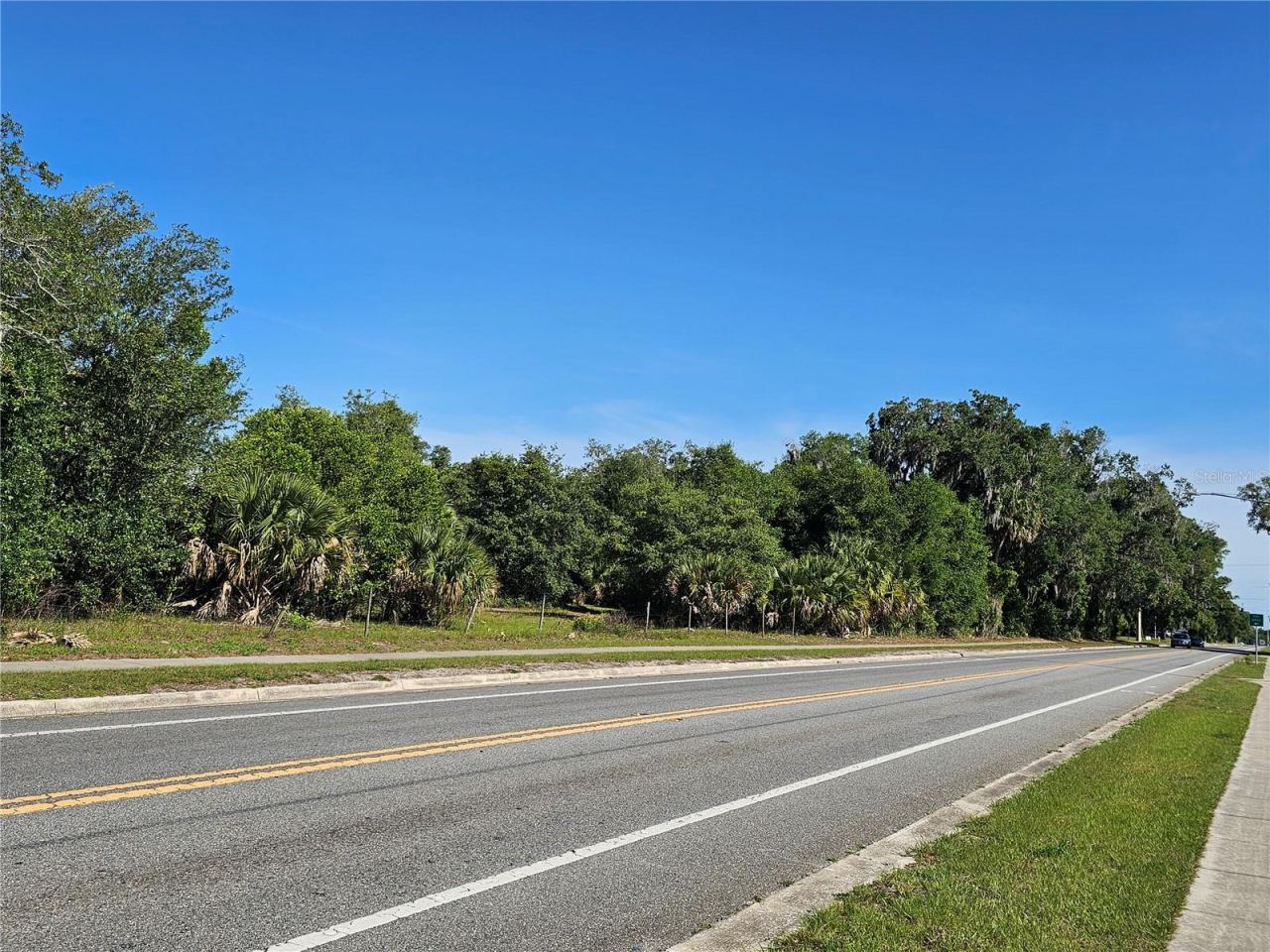 Photo 5 of 123 W 2nd Ave, Pierson, FL 32180