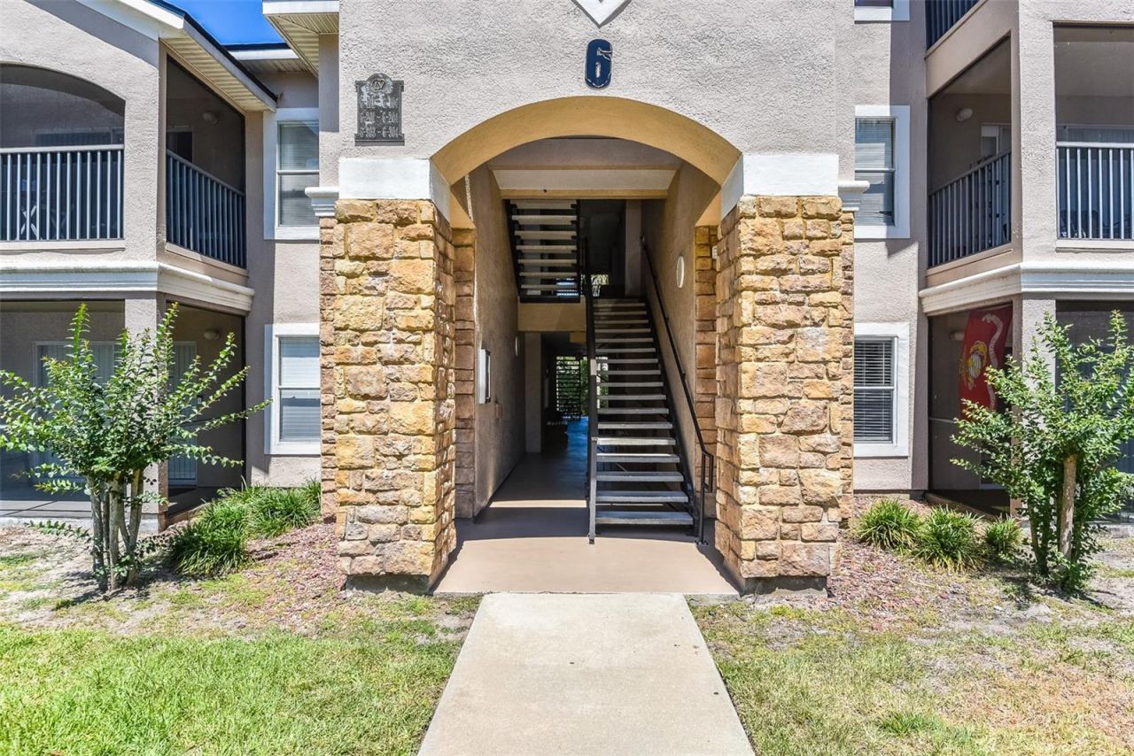 Photo 2 of 940 Village Trl #6-103, Port Orange, FL 32127