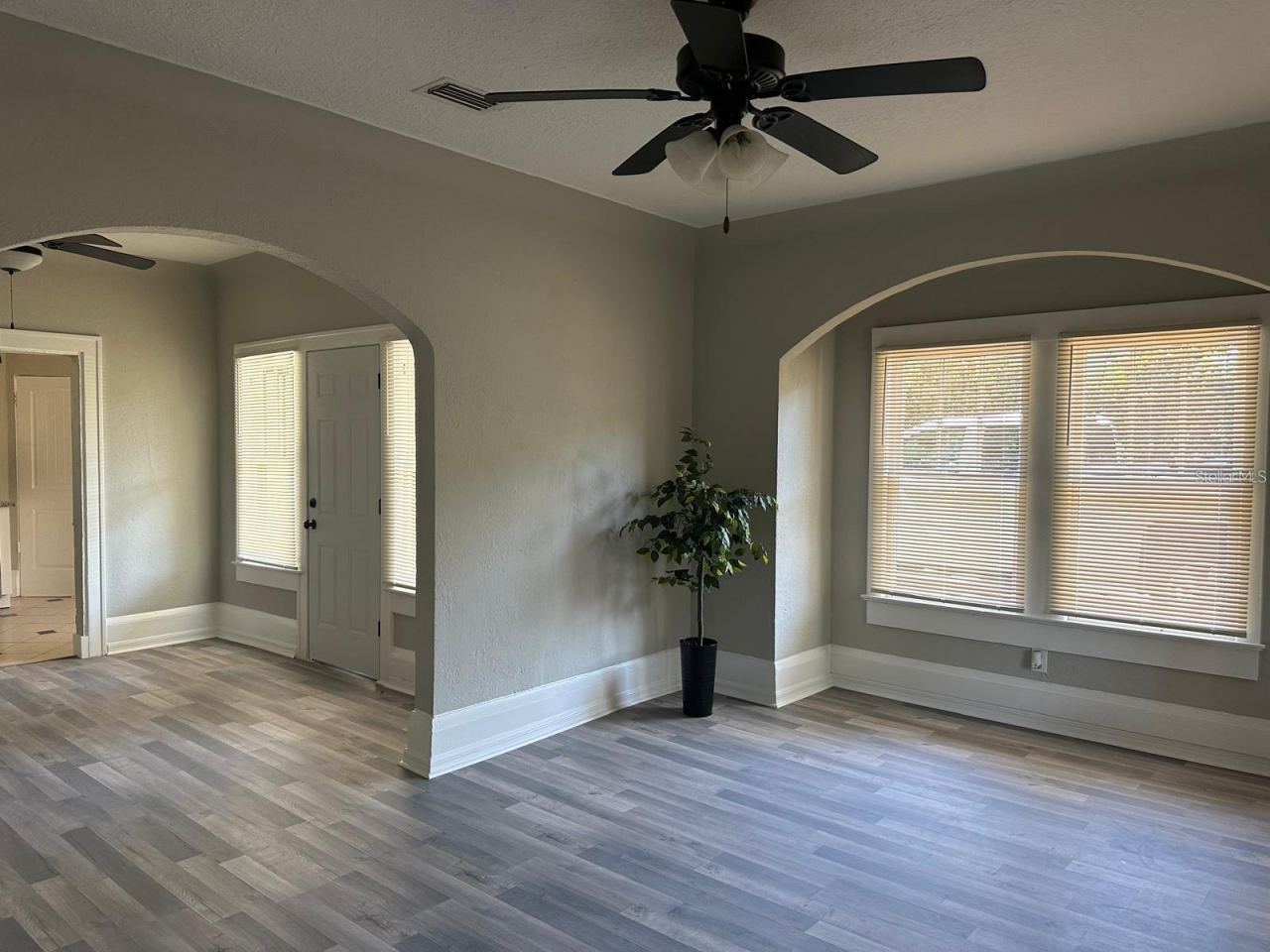 Photo 4 of 221 N Julia Ave, Deland, FL 32720