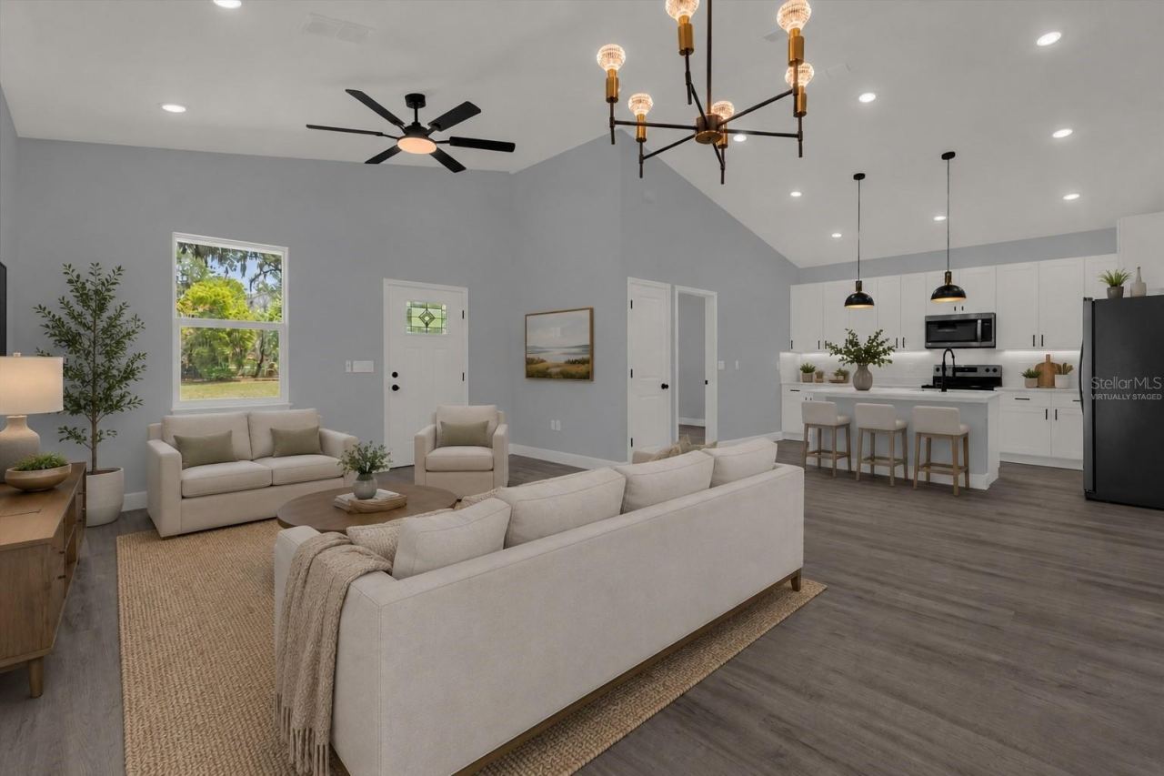 Photo 5 of 1126 S Thompson Ave, Deland, FL 32720