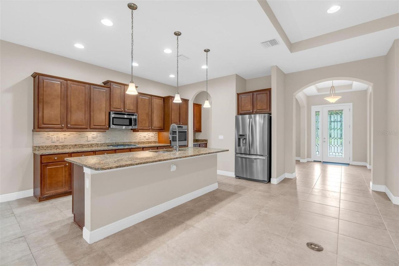 Photo 5 of 903 Victoria Hills Dr S, Deland, FL 32724