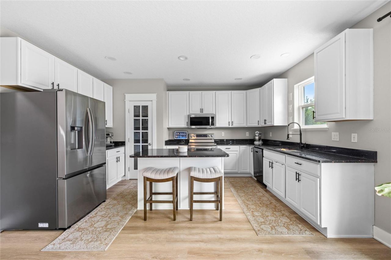 Photo 4 of 122 Los Arbor Dr, Deland, FL 32724