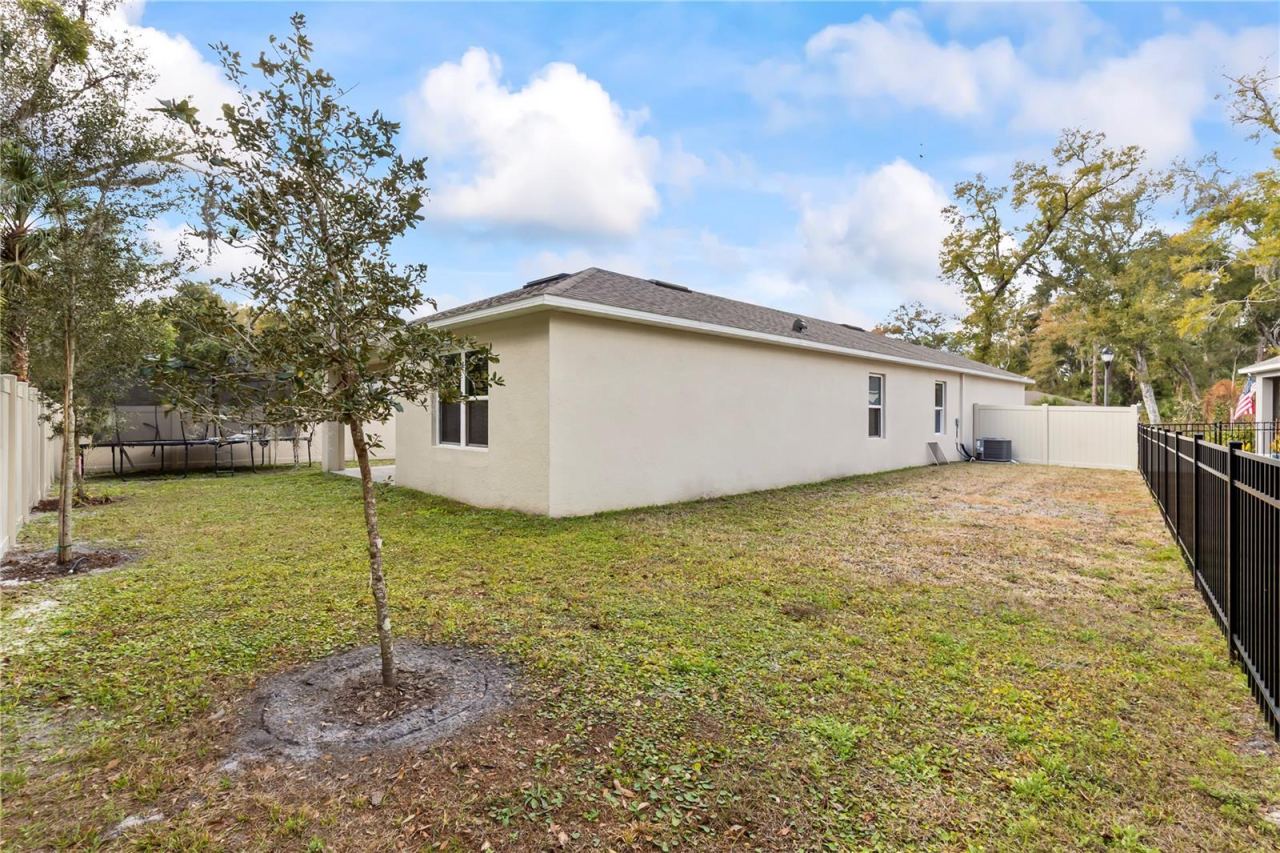 Photo 5 of 407 Pelham Park Dr, Deland, FL 32720
