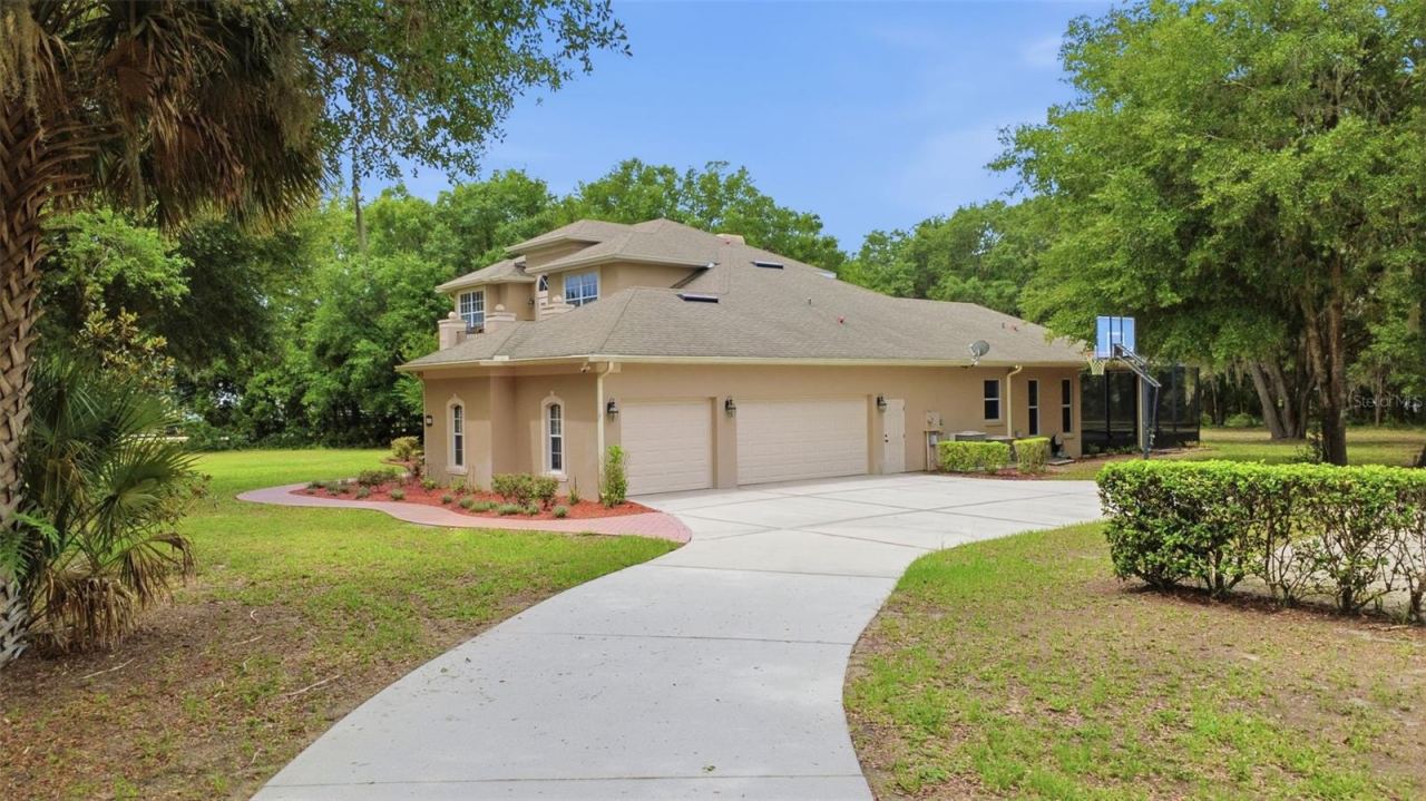 Photo 5 of 530 N Blue Lake Ave, Deland, FL 32724