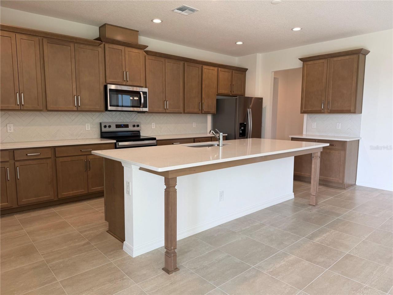 Photo 5 of 756 Farfields St, Deland, FL 32724