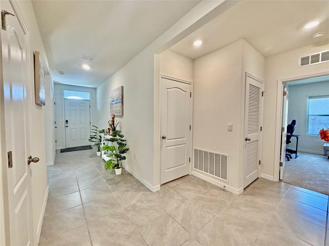 Photo 4 of 2033 E Gloria Dr, Deltona, FL 32725