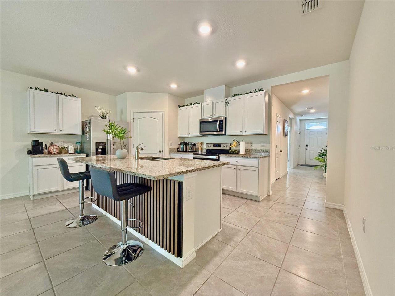 Photo 5 of 2033 E Gloria Dr, Deltona, FL 32725