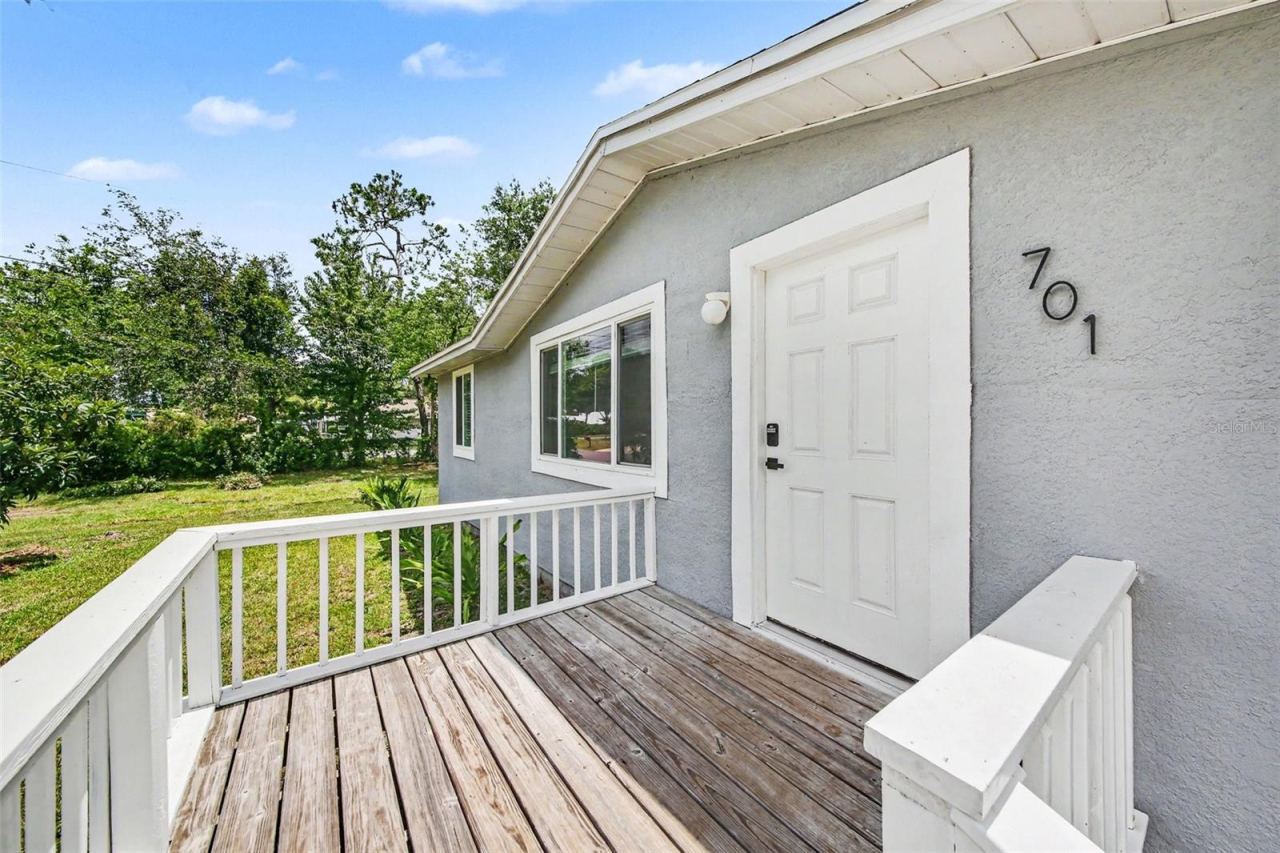 Photo 4 of 701 E Woodland St, Bunnell, FL 32110