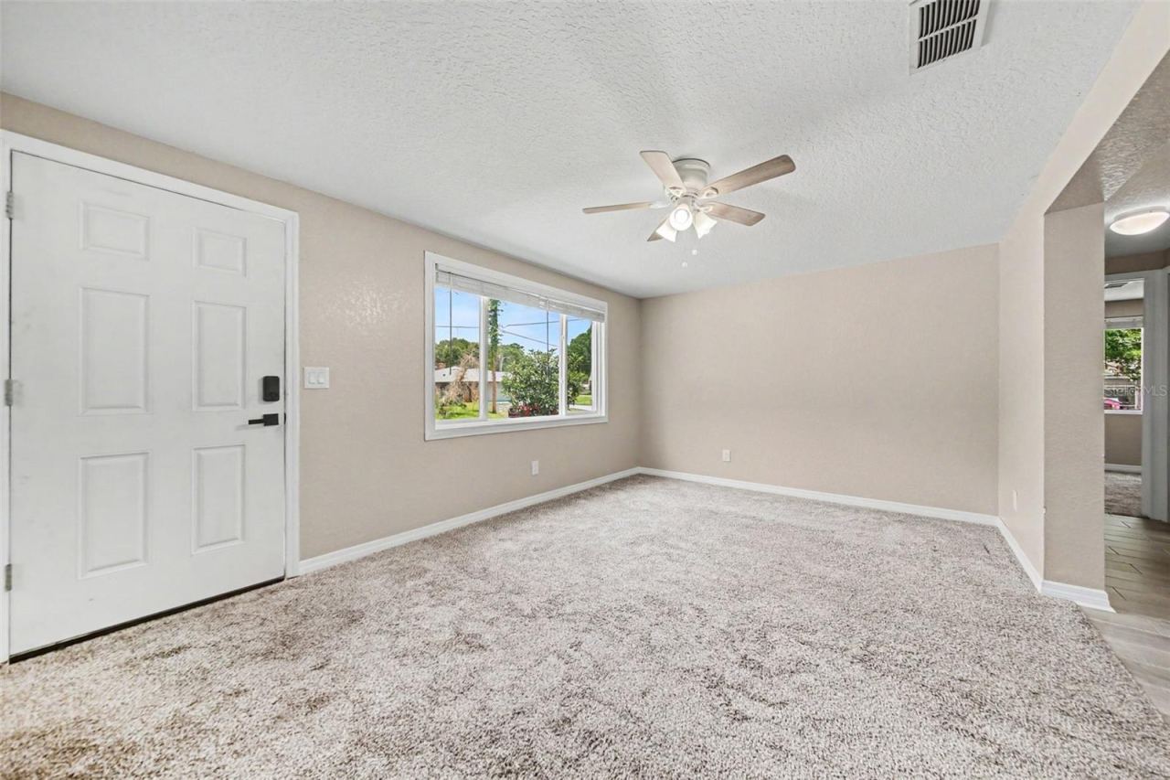 Photo 5 of 701 E Woodland St, Bunnell, FL 32110