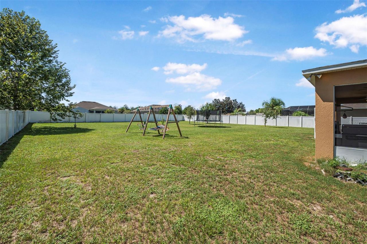 Photo 5 of 120 Los Arbor Dr, Deland, FL 32724