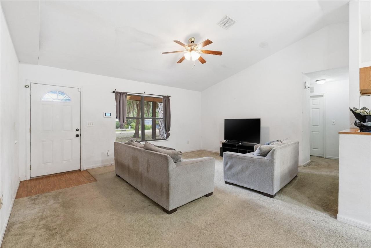 Photo 4 of 173 Little Orange Lake Dr, Hawthorne, FL 32640