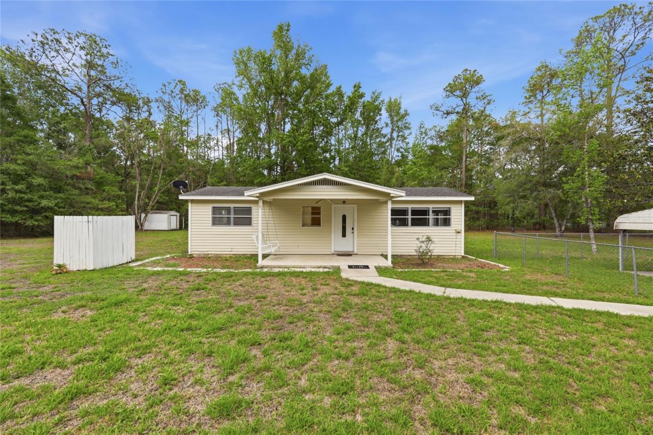 Photo 2 of 16913 Ne 77th Ln, Hawthorne, FL 32640