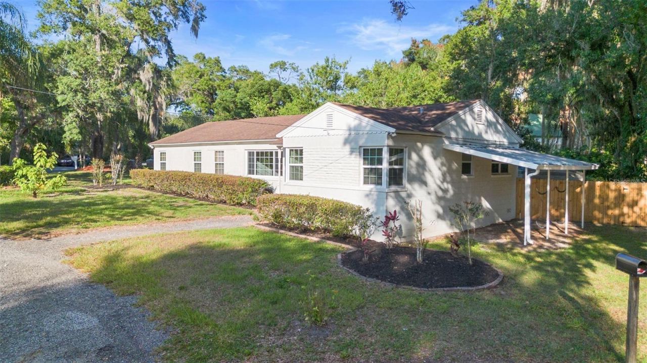 Photo 4 of 611 N Garfield Ave, Deland, FL 32724