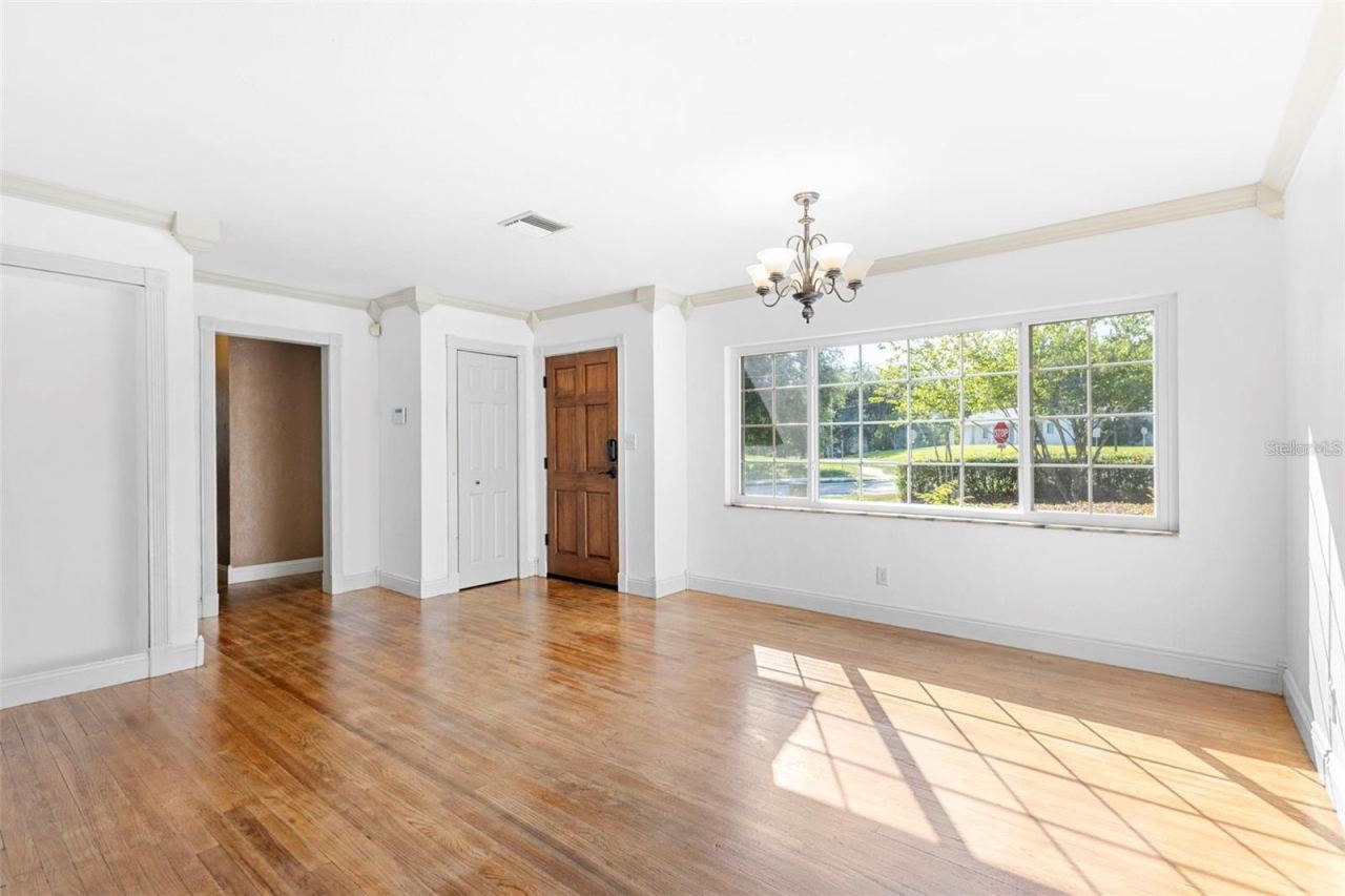 Photo 5 of 611 N Garfield Ave, Deland, FL 32724