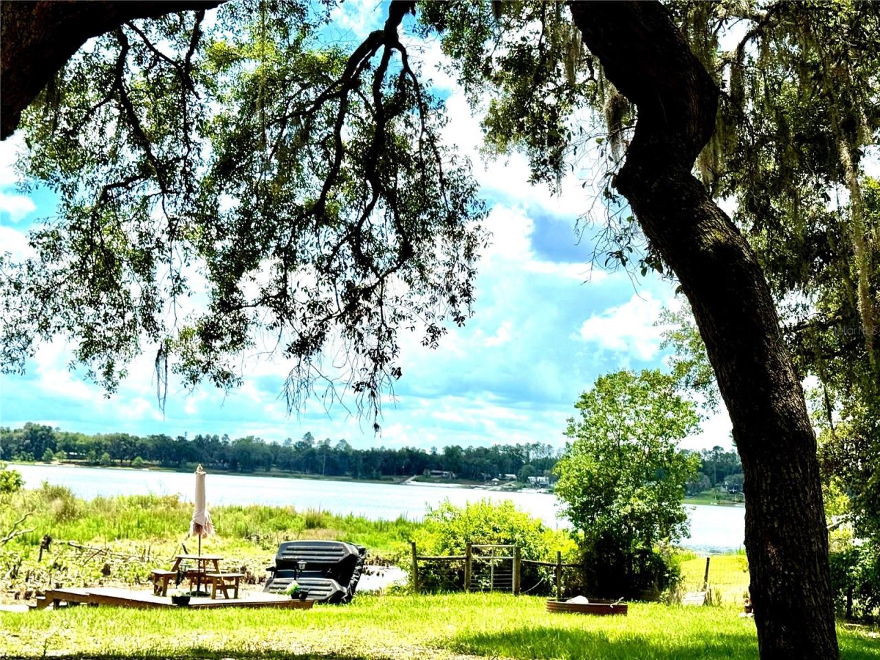 Photo 4 of 208 Ashley St, Hawthorne, FL 32640