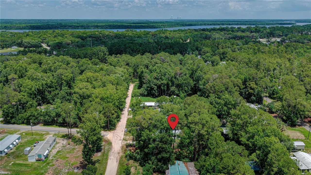 Photo 5 of 118 Waterway Dr, Satsuma, FL 32189