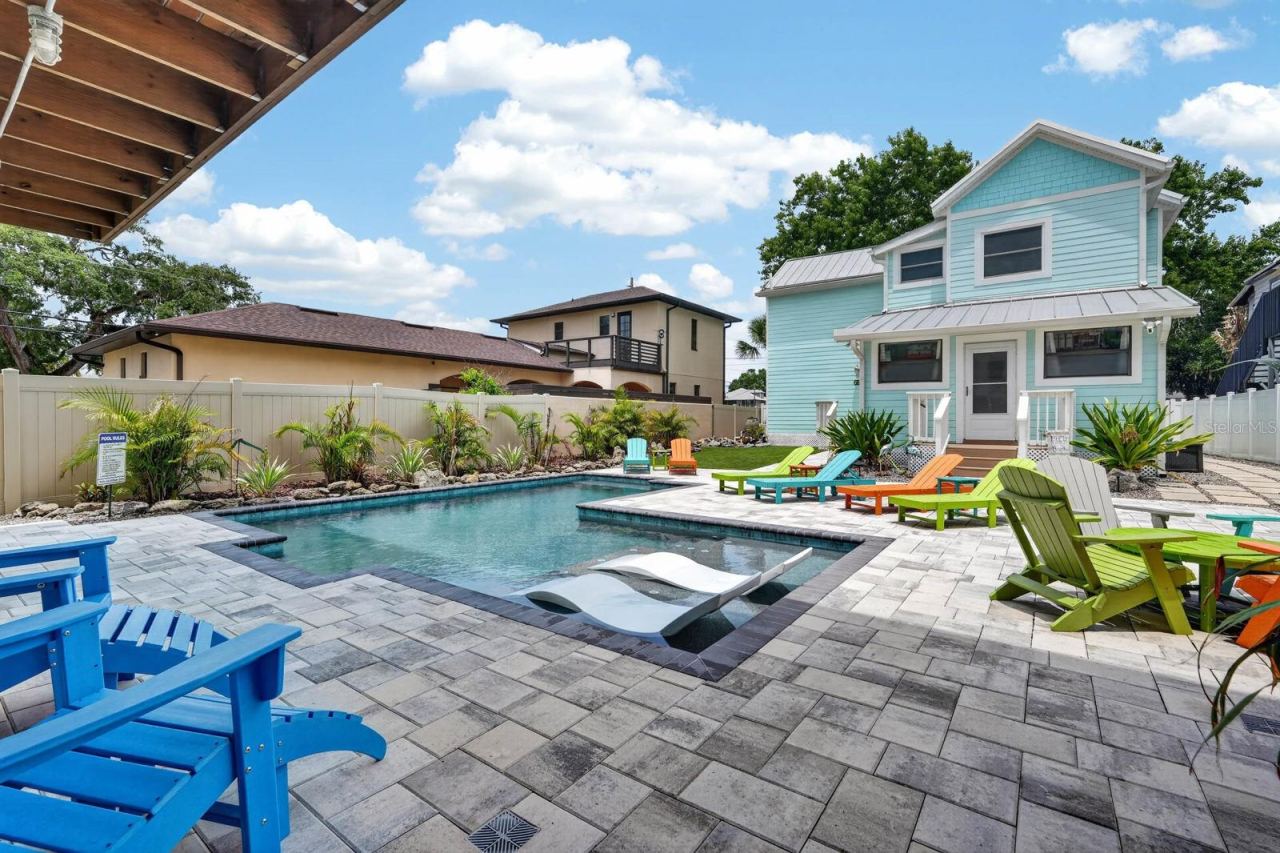 Photo 5 of 204 Palmetto St, New Smyrna Beach, FL 32168