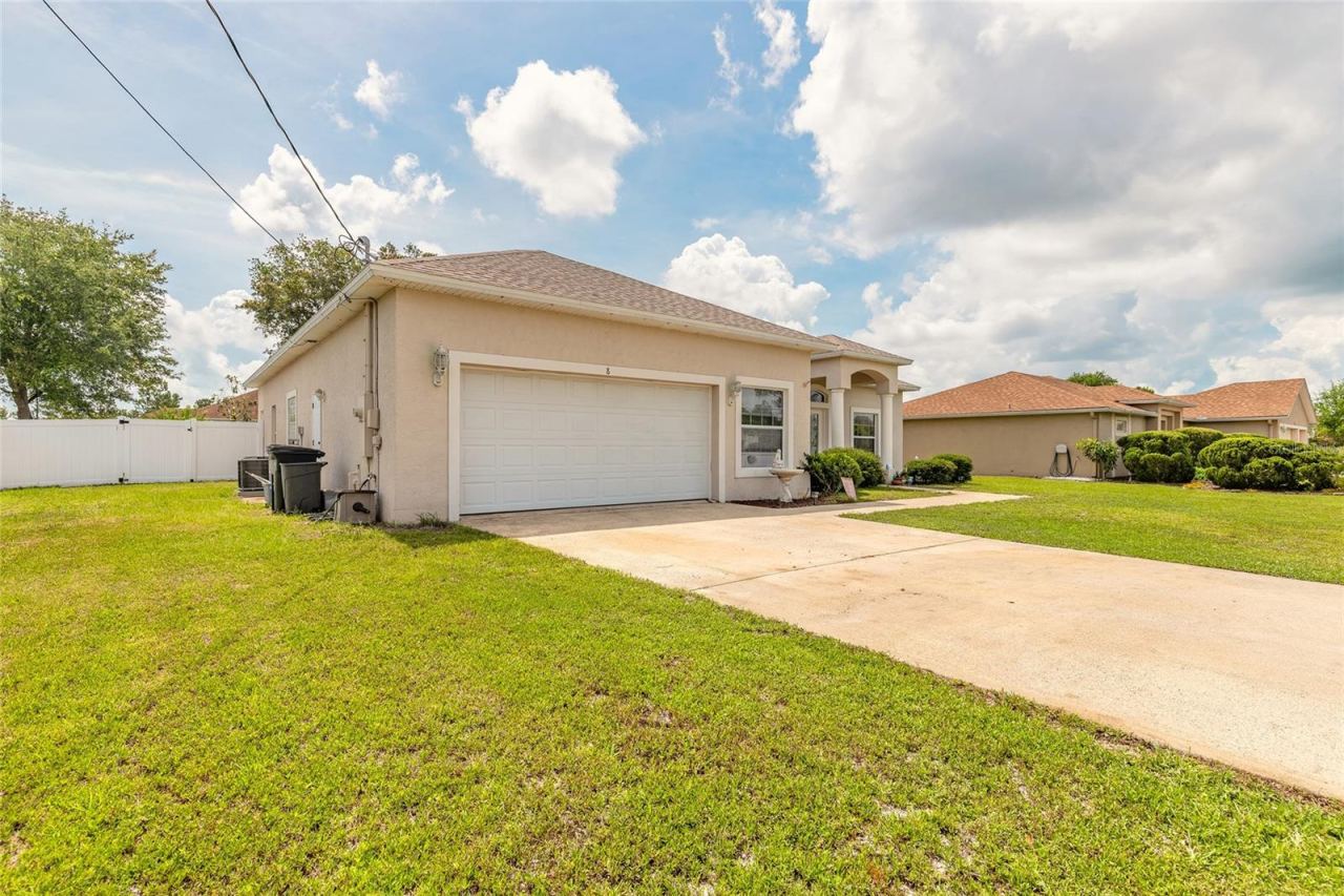 Photo 3 of 8 Lamoyne Ln, Palm Coast, FL 32137