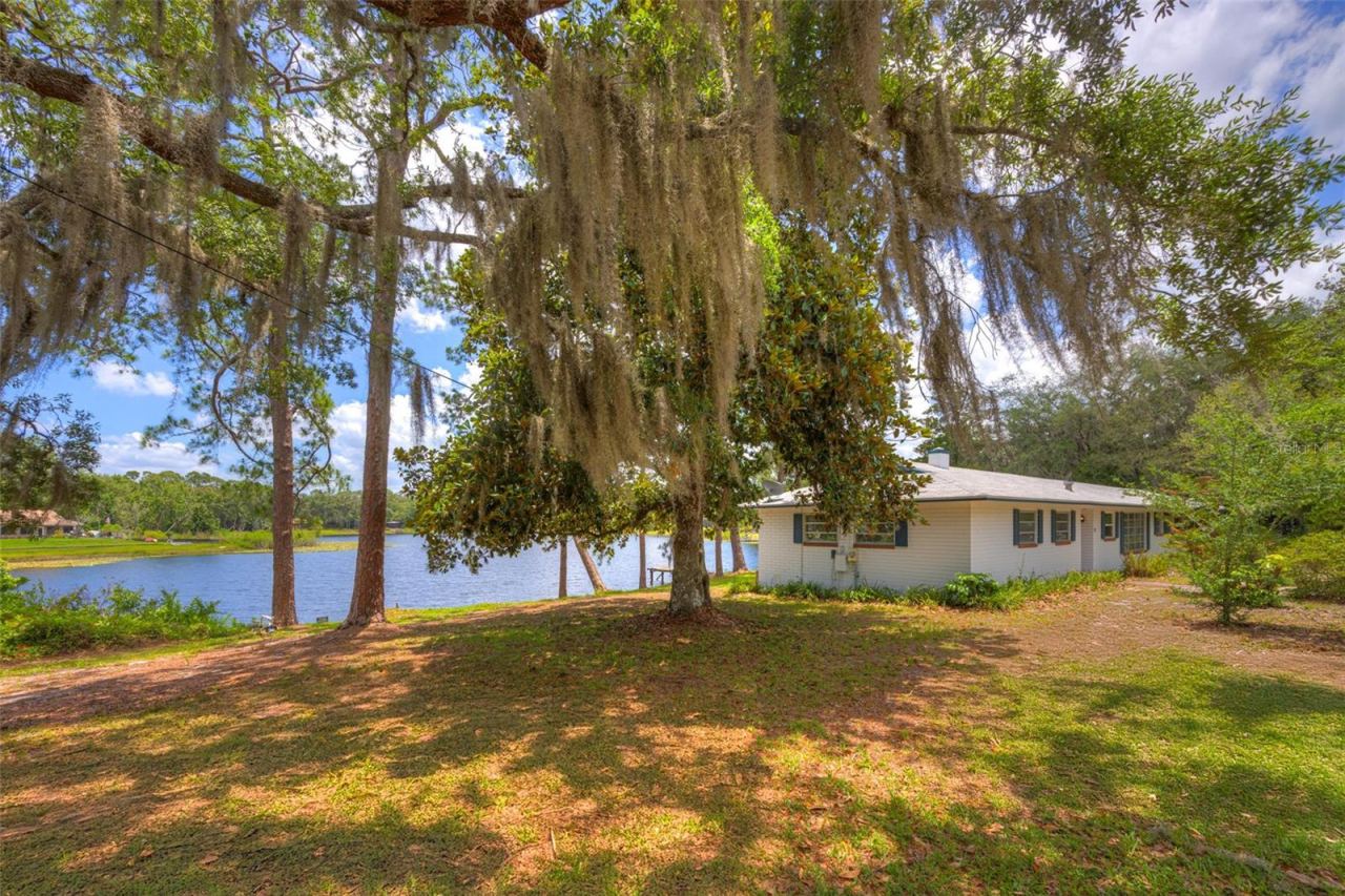 Photo 4 of 33 Willow Ln, Deland, FL 32724