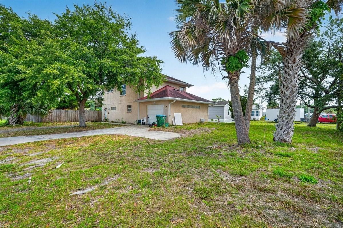 Photo 4 of 124 Randle Ave, Oak Hill, FL 32759