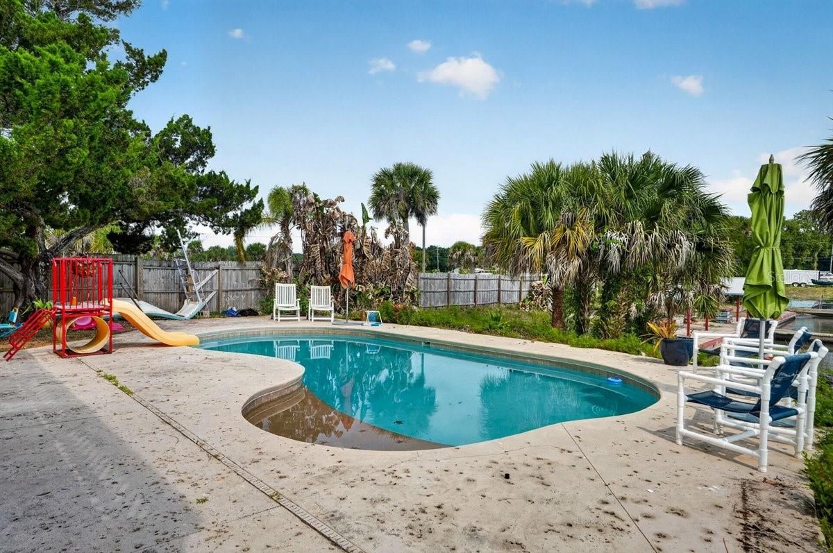 Photo 5 of 124 Randle Ave, Oak Hill, FL 32759