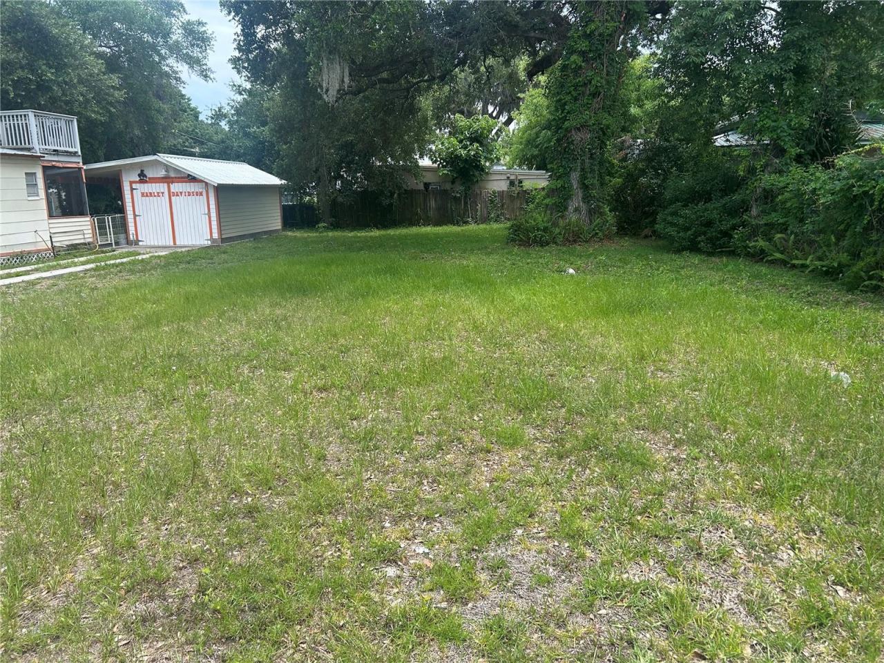 Photo 2 of 147 Kingston Ave, Daytona Beach, FL 32114