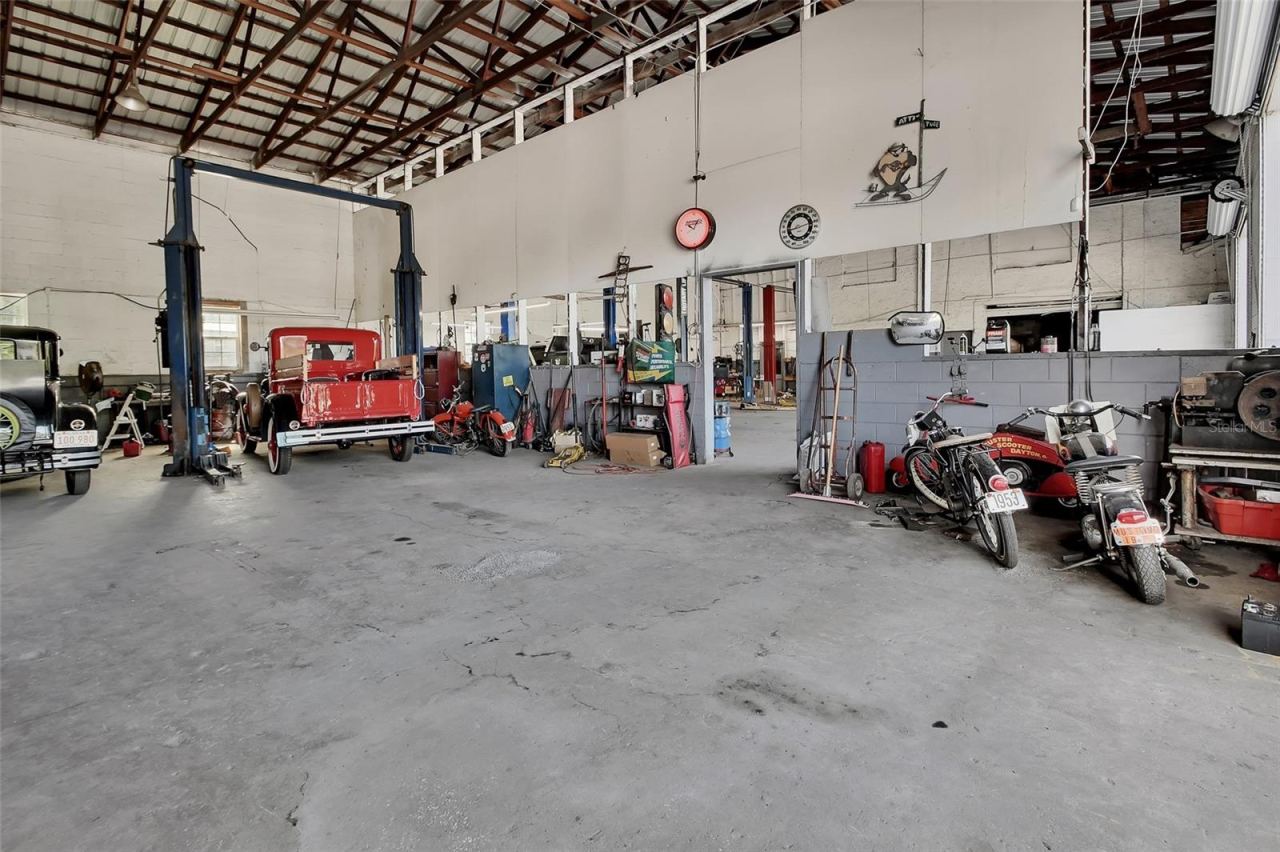 Photo 5 of 309 S Florida Ave, Deland, FL 32720