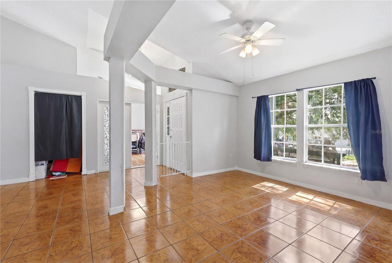 Photo 5 of 725 W 9th St, Deltona, FL 32725