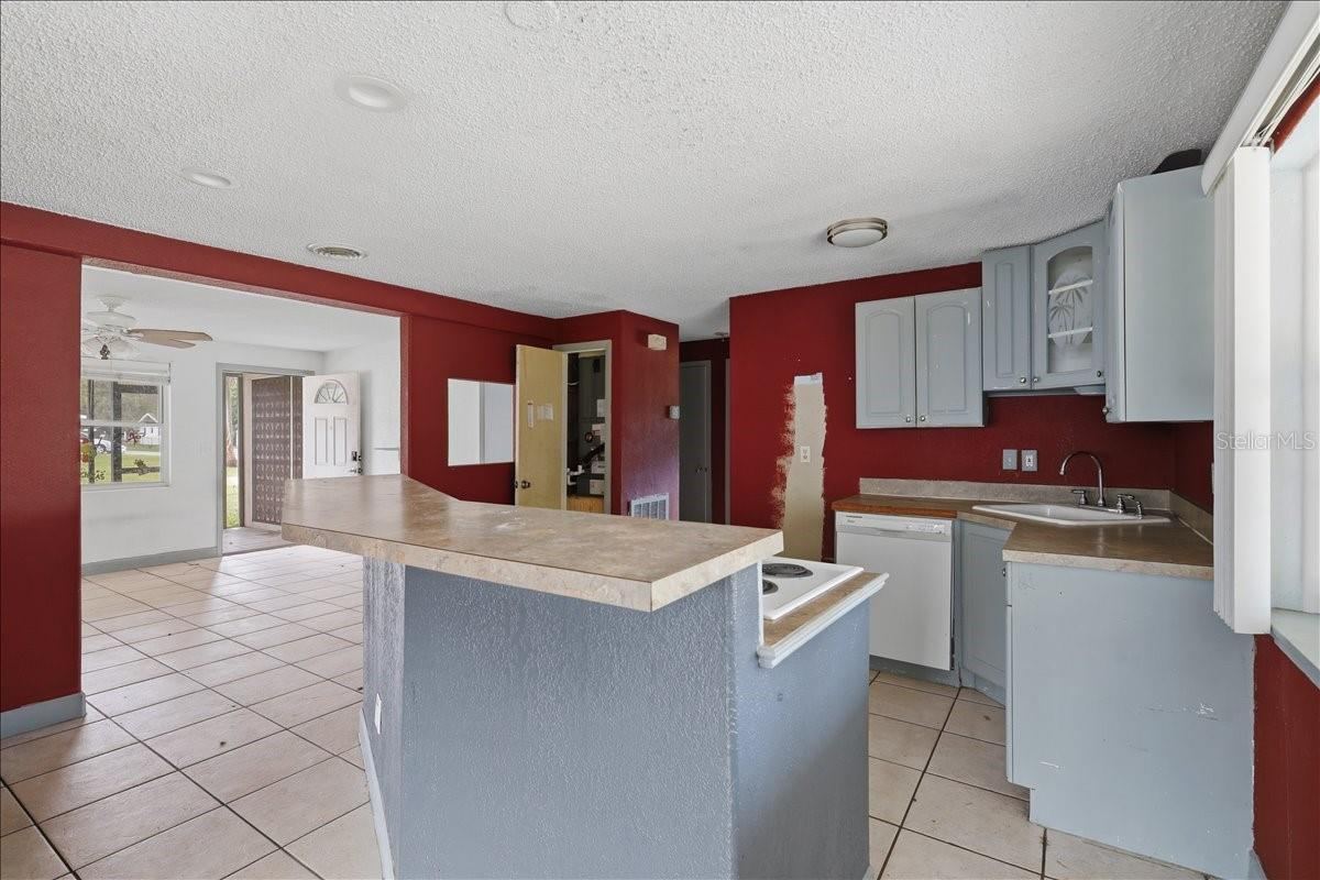 Photo 4 of 2605 Yale Rd, South Daytona, FL 32119