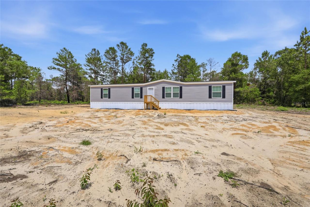 Photo 4 of 150 19th St, Interlachen, FL 32148