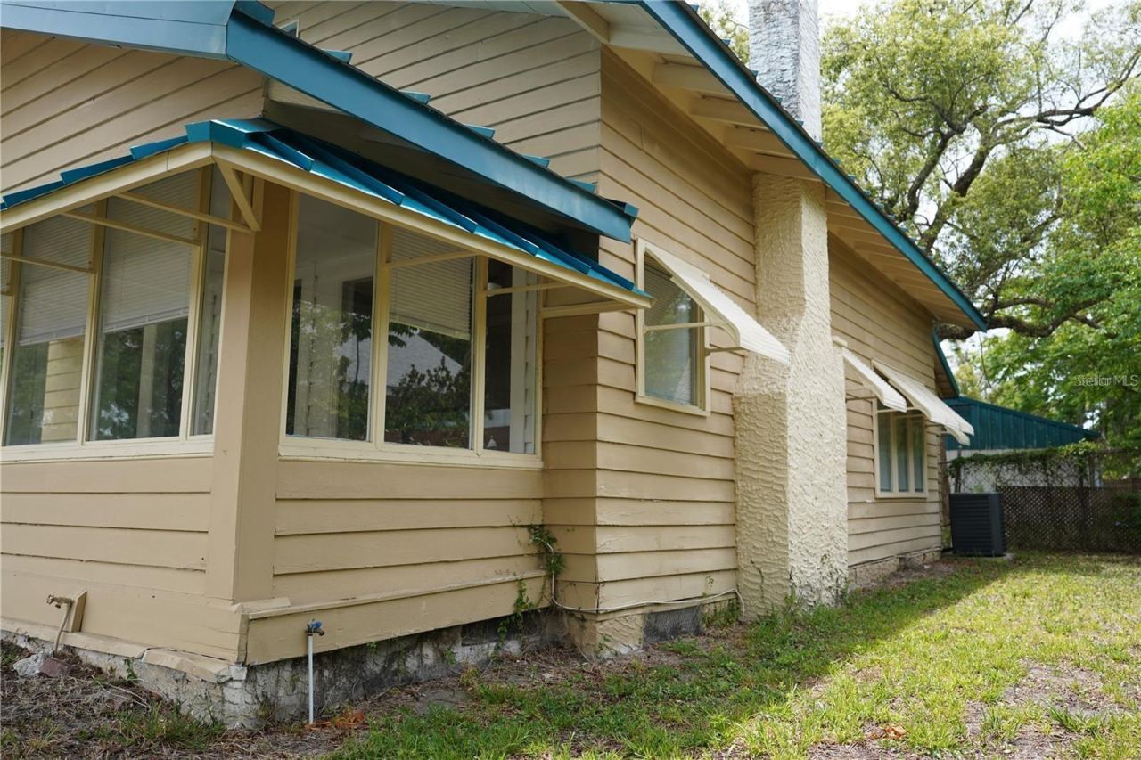 Photo 5 of 1004 Talton Ave, Deland, FL 32720