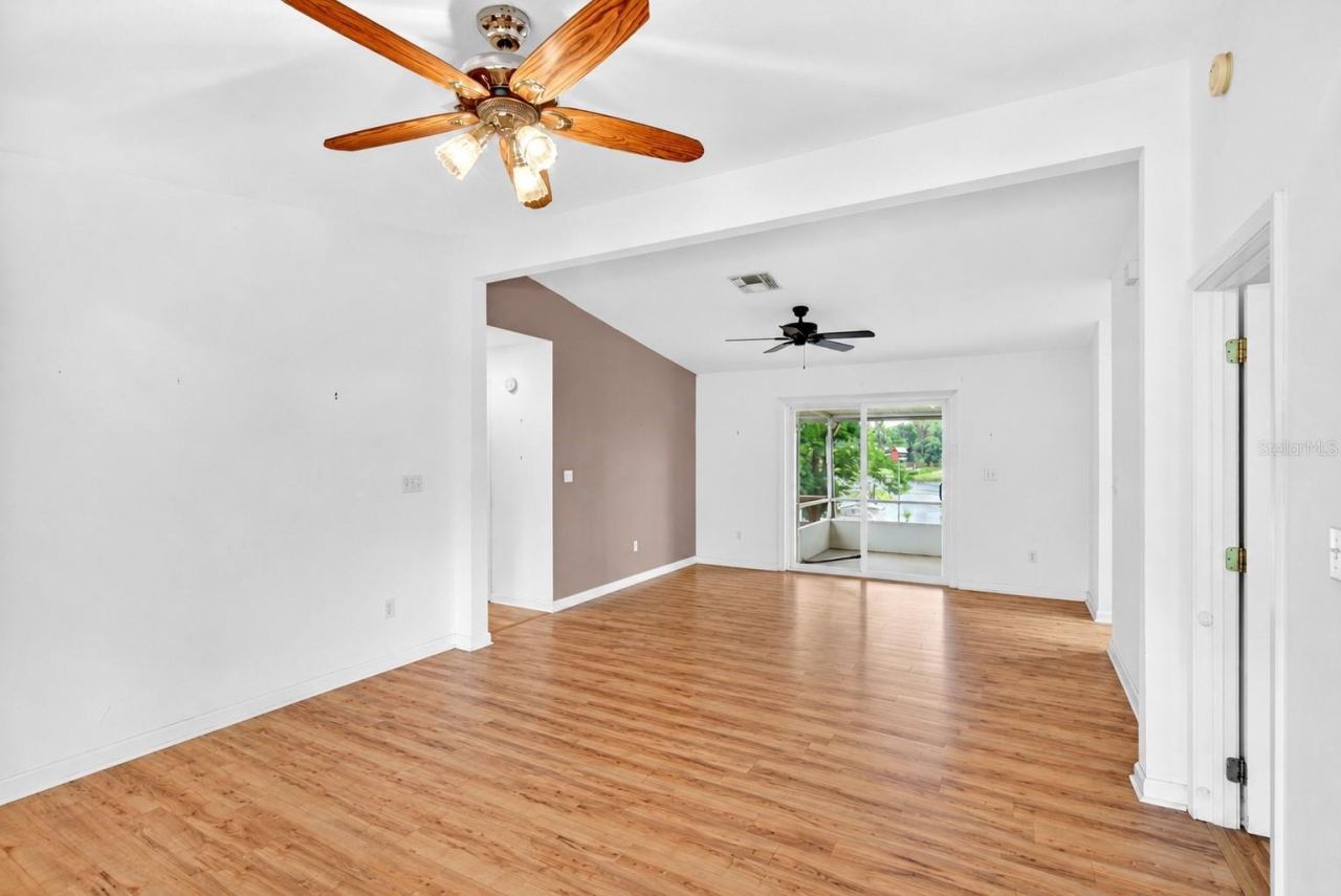 Photo 5 of 125 Ann St, Hawthorne, FL 32640