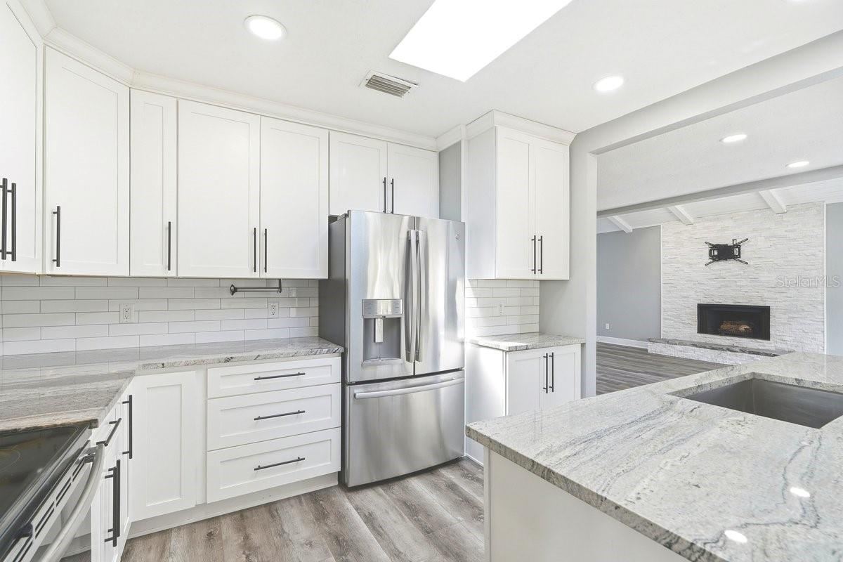 Photo 5 of 105 Mcdonald St, South Daytona, FL 32119