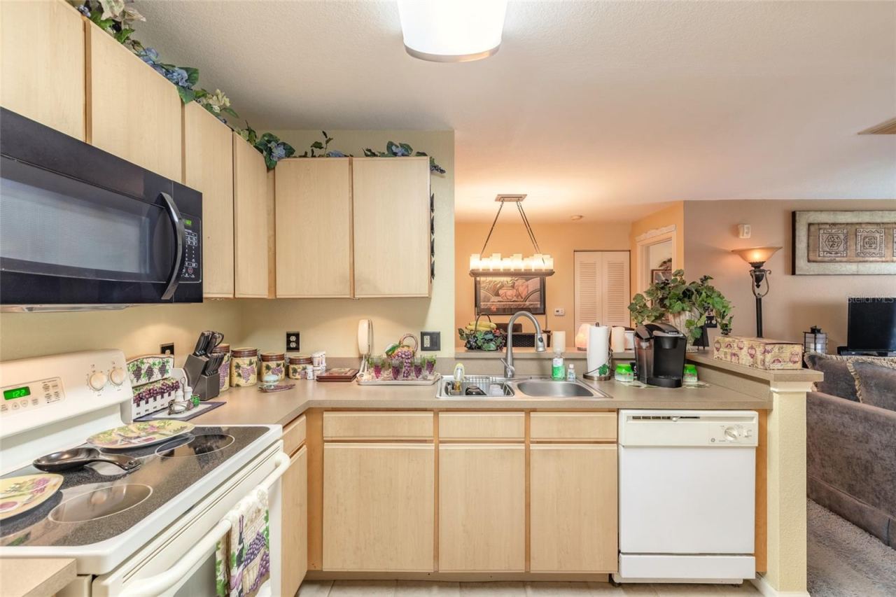 Photo 5 of 940 Village Trl #2-208, Port Orange, FL 32127