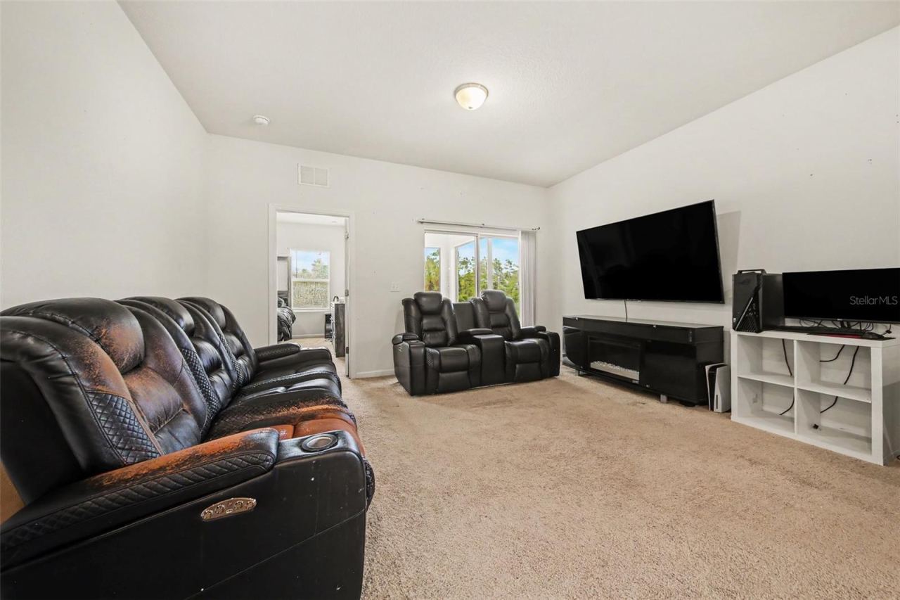 Photo 4 of 1006 Commuter Dr, Deltona, FL 32738