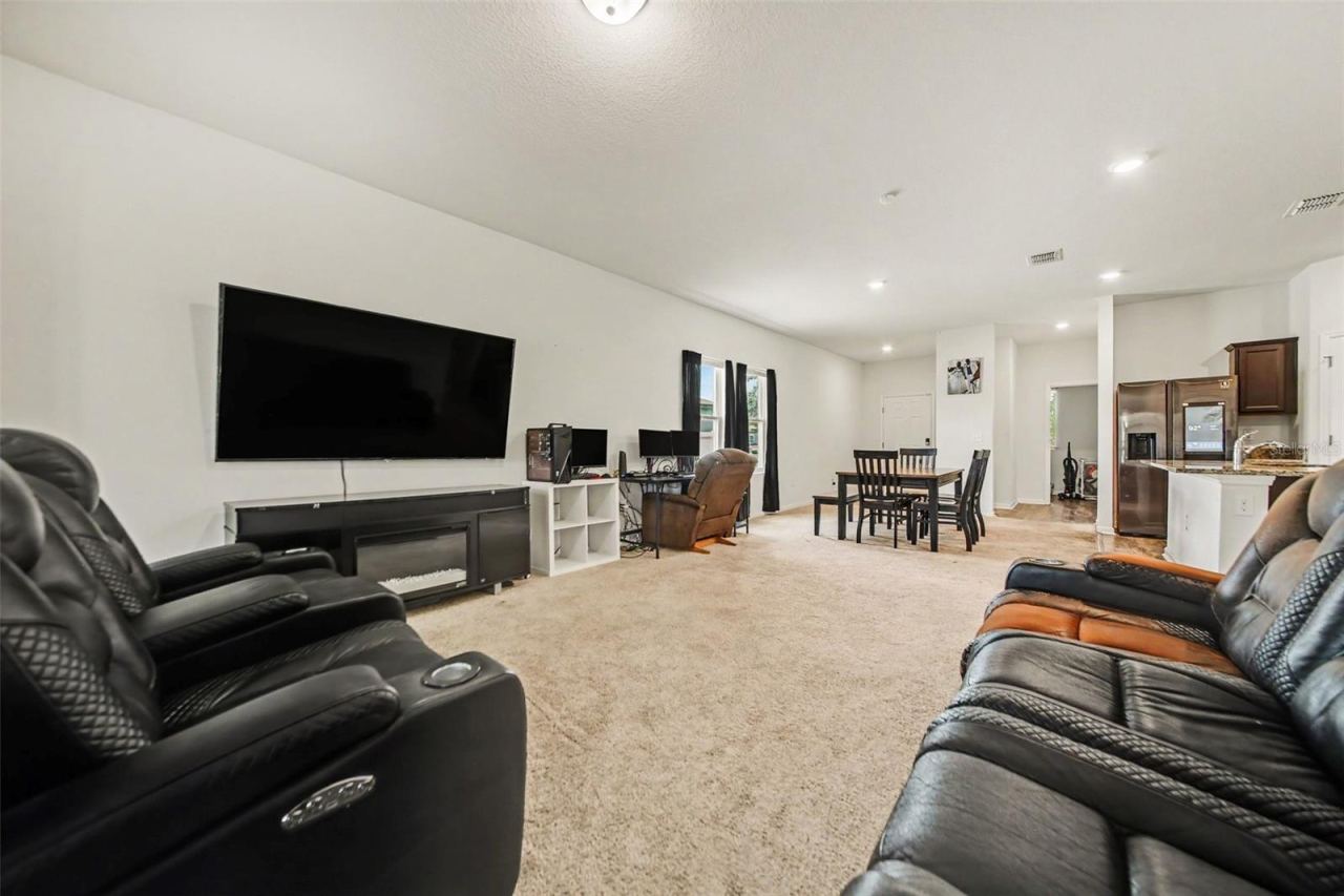 Photo 5 of 1006 Commuter Dr, Deltona, FL 32738