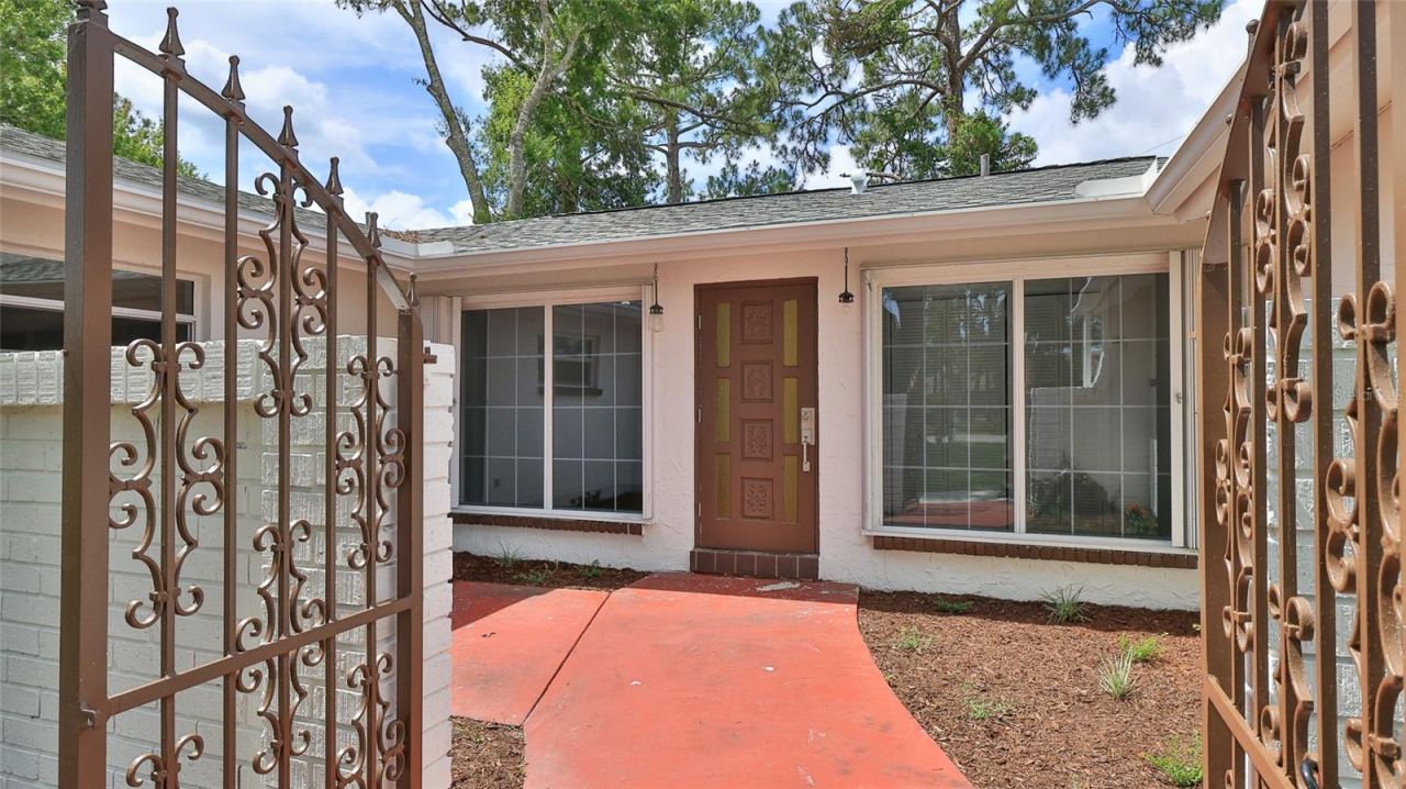 Photo 4 of 2212 Woodland Dr, Edgewater, FL 32141