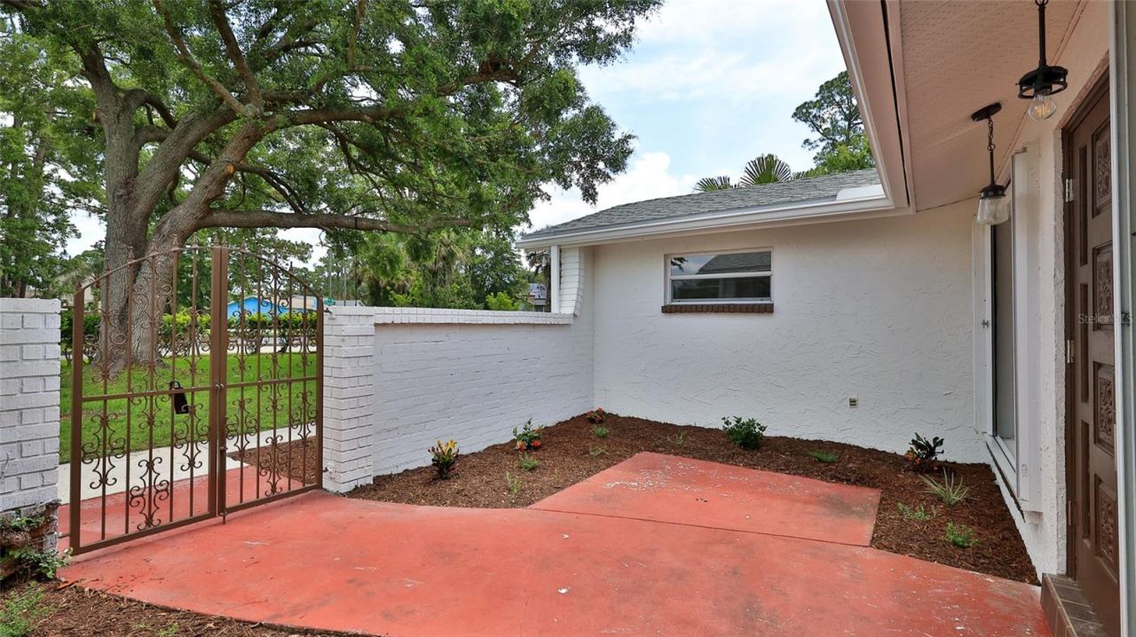 Photo 5 of 2212 Woodland Dr, Edgewater, FL 32141