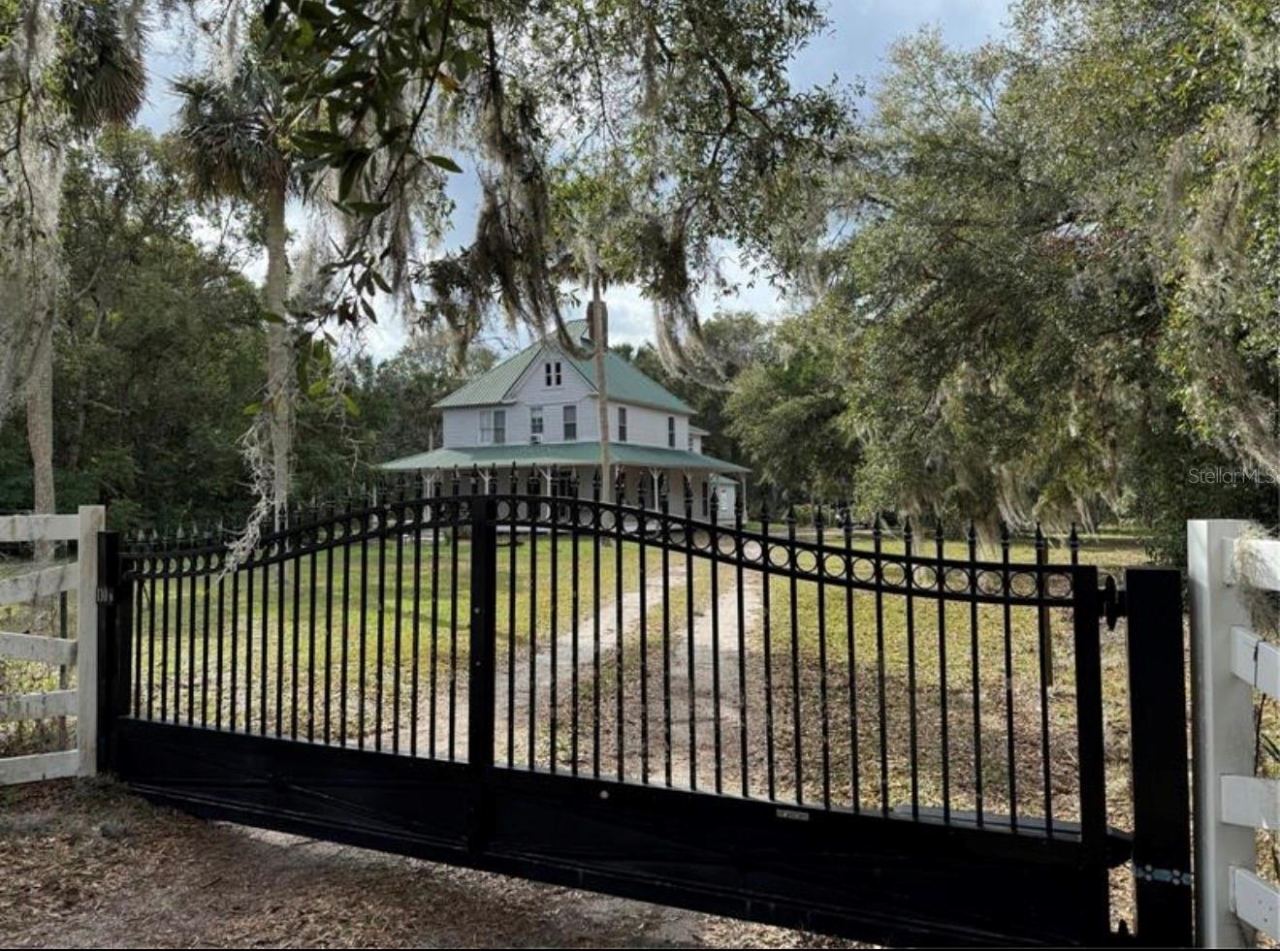 Photo 4 of 110 N Volusia Ave, Pierson, FL 32180