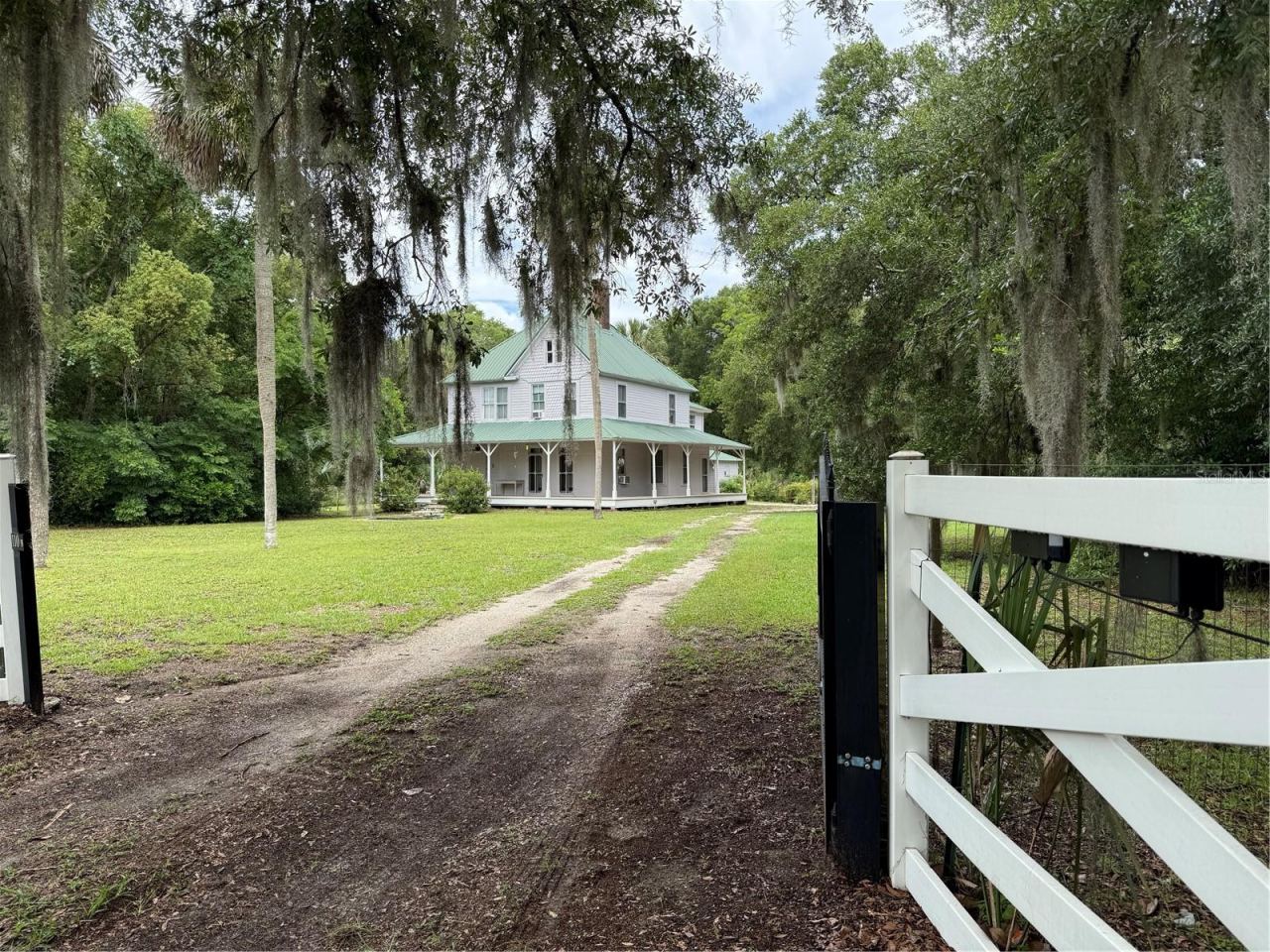 Photo 5 of 110 N Volusia Ave, Pierson, FL 32180
