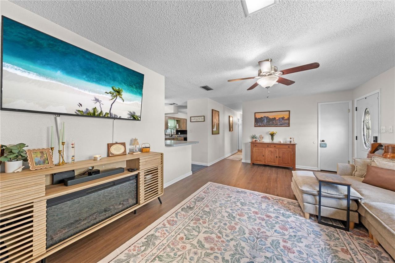 Photo 5 of 463 Chestnut Ct, Deltona, FL 32725