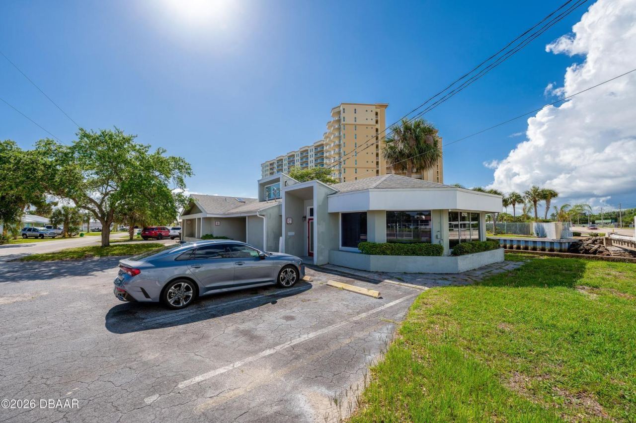 Photo 4 of 2763 S Ridgewood Ave, South Daytona, FL 32119